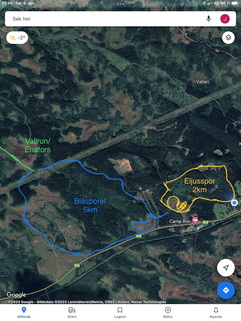 Et oversiktsbilde. Gul elljusspår (2 km) Blå Blåspåret (5 km) naturspår. Grønt spår kjøres i Påska om været tillater det. Går til Vallrun og Klockruvallen. Og om gjengen fra Enafors kjører til Klockruvallen kan du gå i spår helt til Enafors
