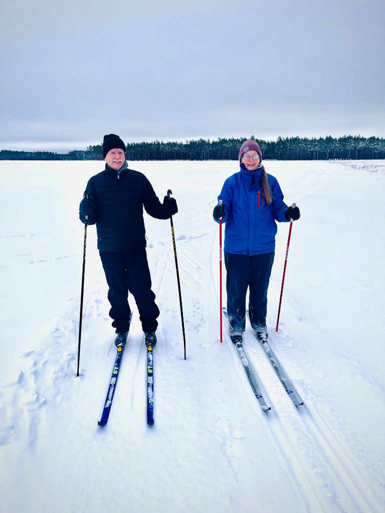 Glada och nöjda skidåkare